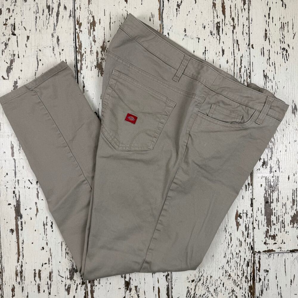 Dickies pants women’s five pocket flat front khaki type size 20 Great Condition!